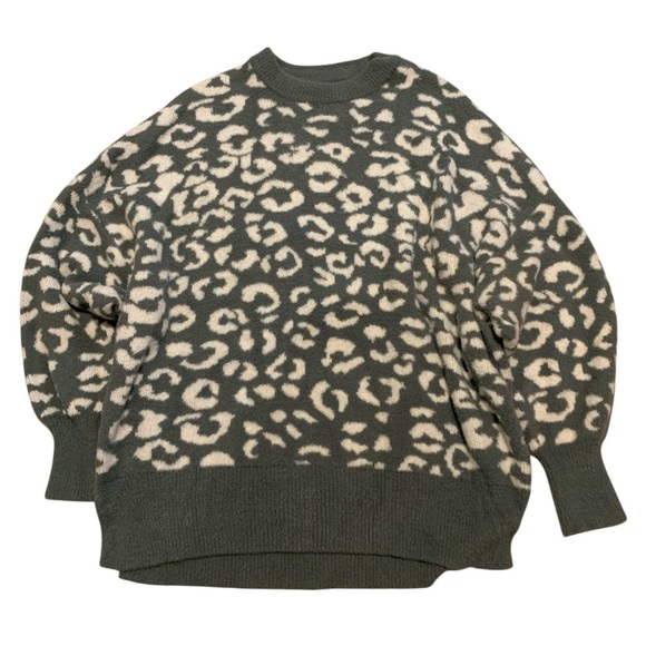 aerie Sweaters - Aerie Oversized Leopard Print Sweater Cozy Soft Knit Sage Green White L/G